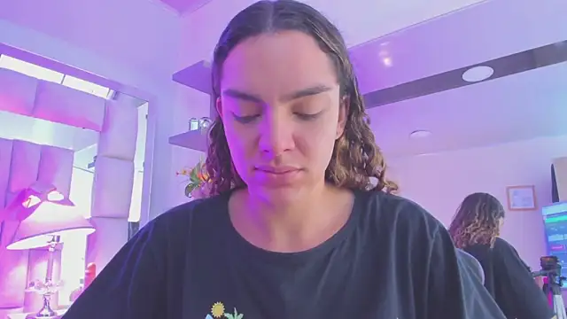 mariiahneedles online show from May 2026 06:52:02 PM