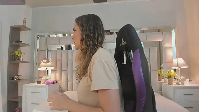 mariiahneedles online show from April 2026 05:15:01 AM