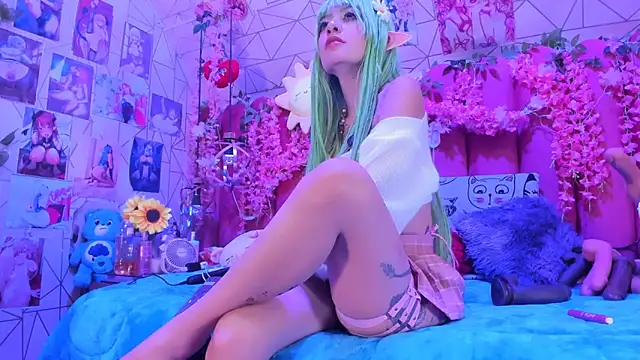 Alicebenett online show from April 2026 10:37:02 PM