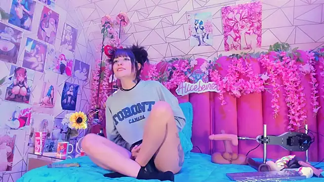 Alicebenett online show from November 2025 10:19:01 PM