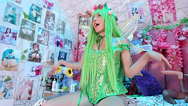 Alicebenett online show from November 2025 09:19:02 PM