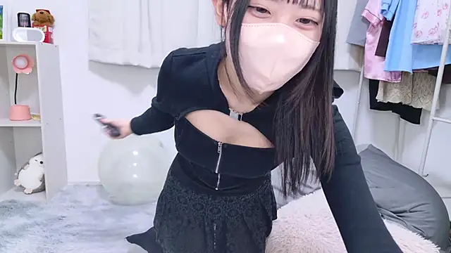Snapshot of Suzu_ch_xx chatting on February 2025 06:28:02 PM Suzu ch xx online show from February 2025 06:28:02 PM