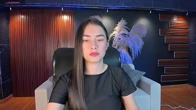 Emmaa Robertss online show from October 2025 01:30:02 PM