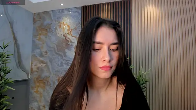 Emmaa Robertss online show from October 2025 03:13:01 PM