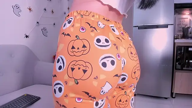 DannaHyde online show from October 2025 05:24:01 PM