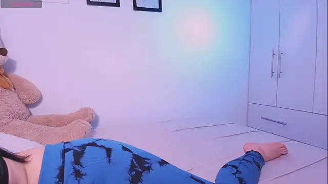 Snapshot of DannaHyde chatting on November 2025 07:29:02 PM DannaHyde online show from November 2025 07:29:02 PM