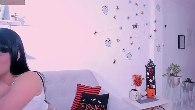 Snapshot of DannaHyde chatting on October 2025 05:25:01 PM DannaHyde online show from October 2025 05:25:01 PM