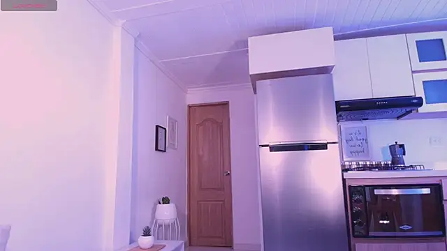 Snapshot of DannaHyde chatting on November 2025 06:19:02 PM DannaHyde online show from November 2025 06:19:02 PM