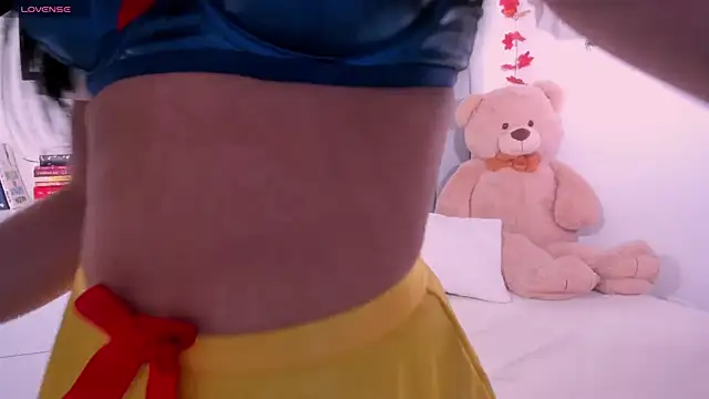 Snapshot of DannaHyde chatting on October 2025 05:32:01 PM DannaHyde online show from October 2025 05:32:01 PM