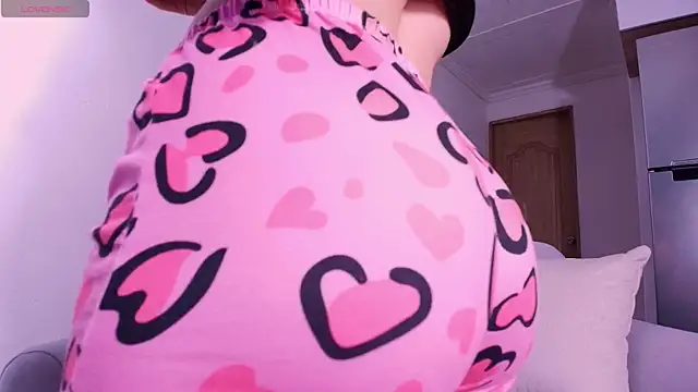 Snapshot of DannaHyde chatting on November 2025 08:23:02 PM DannaHyde online show from November 2025 08:23:02 PM