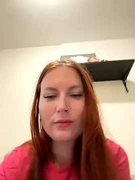 Snapshot of EmmaWarren chatting on November 2025 05:17:02 PM EmmaWarren online show from November 2025 05:17:02 PM