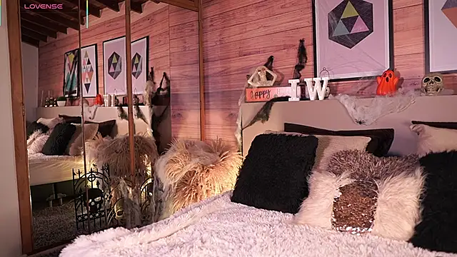 IzzyWild online show from October 2025 11:54:01 AM