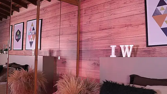 IzzyWild online show from October 2025 11:46:02 AM