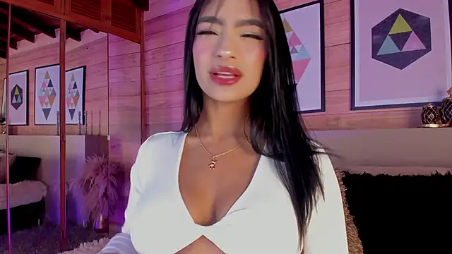 IzzyWild online show from September 2025 12:10:01 PM