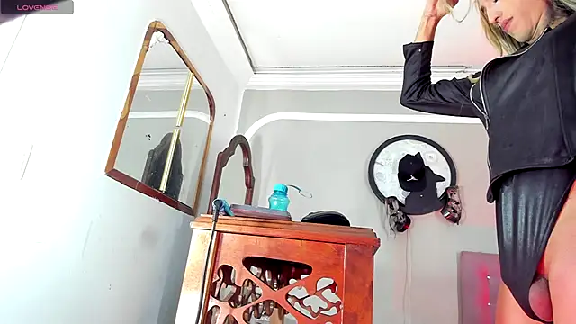 Snapshot of Jimena_Grey chatting on November 2025 08:35:01 AM Jimena Grey online show from November 2025 08:35:01 AM