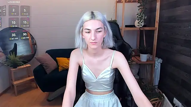 Snapshot of Mia_Cheers chatting on September 2025 04:50:01 PM Mia Cheers online show from September 2025 04:50:01 PM