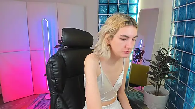 Snapshot of Mia_Cheers chatting on March 2025 01:49:01 PM Mia Cheers online show from March 2025 01:49:01 PM