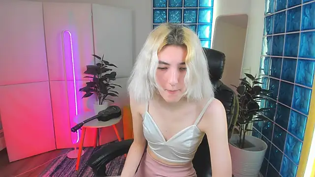 Snapshot of Mia_Cheers chatting on February 2025 01:43:01 PM Mia Cheers online show from February 2025 01:43:01 PM