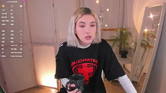 Snapshot of Mia_Cheers chatting on February 2025 05:22:02 PM Mia Cheers online show from February 2025 05:22:02 PM