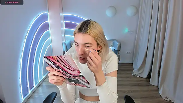 Snapshot of Mia_Cheers chatting on February 2025 01:46:02 PM Mia Cheers online show from February 2025 01:46:02 PM