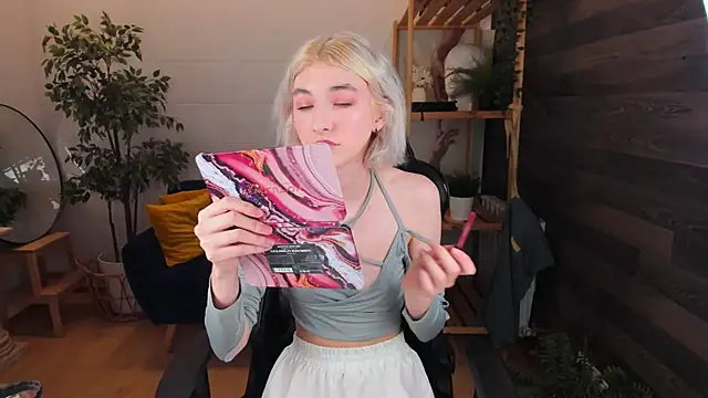 Snapshot of Mia_Cheers chatting on March 2025 01:47:01 PM Mia Cheers online show from March 2025 01:47:01 PM