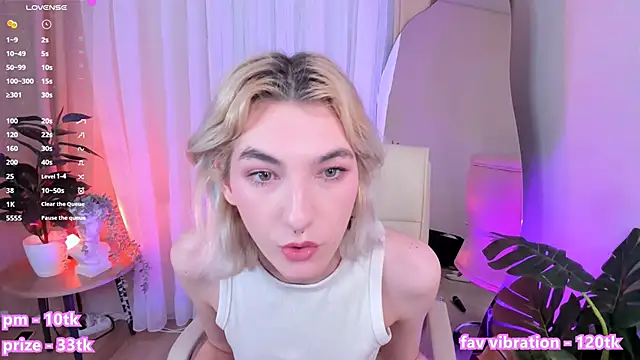 Snapshot of Mia_Cheers chatting on February 2025 01:43:02 PM Mia Cheers online show from February 2025 01:43:02 PM