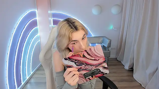 Snapshot of Mia_Cheers chatting on February 2025 01:38:01 PM Mia Cheers online show from February 2025 01:38:01 PM