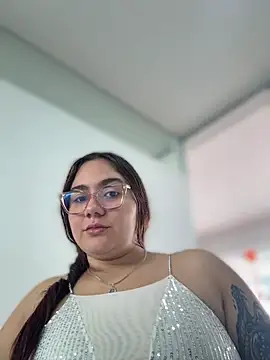 isarhodes  online show from October 2025 06:52:02 PM