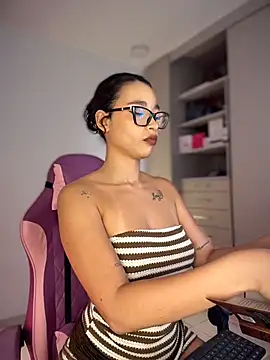 Snapshot of Hips_hannah chatting on July 2026 06:30:02 PM Hips hannah online show from July 2026 06:30:02 PM