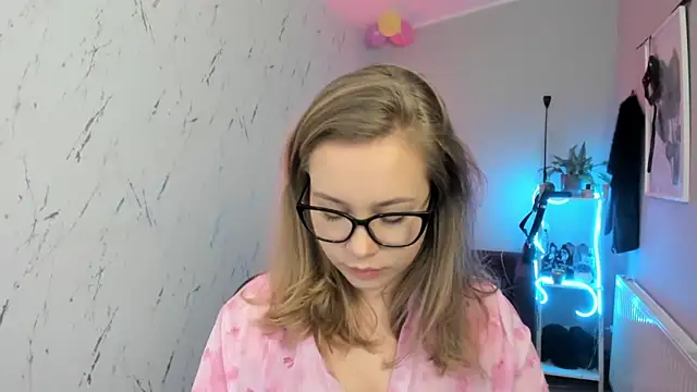 holly xglam online show from February 2026 07:58:02 PM