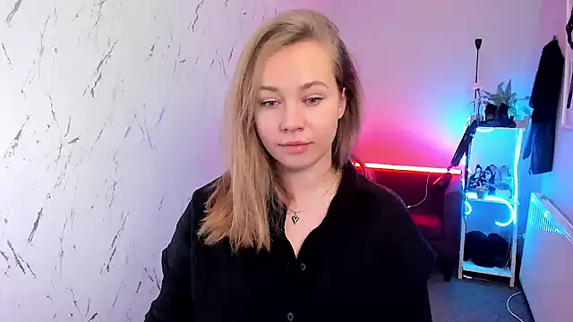 holly xglam online show from March 2026 08:49:03 PM