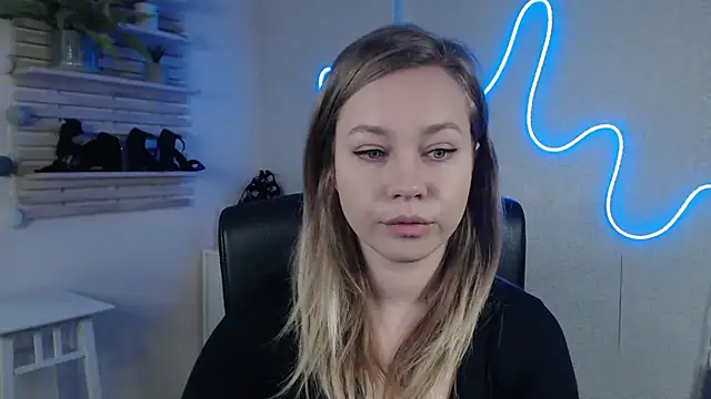 Snapshot of holly_xglam chatting on February 2025 12:20:01 AM holly xglam online show from February 2025 12:20:01 AM