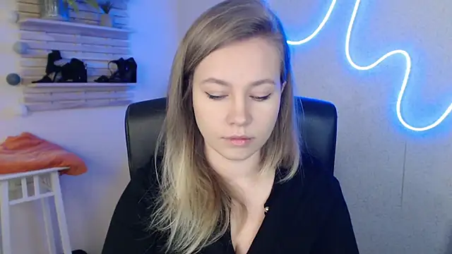 Snapshot of holly_xglam chatting on March 2025 12:16:02 AM holly xglam online show from March 2025 12:16:02 AM