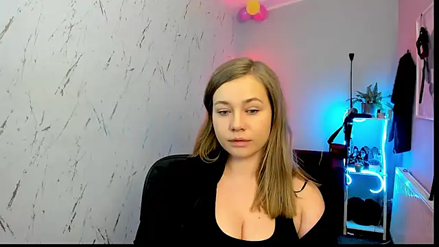 holly xglam online show from February 2026 09:15:01 PM