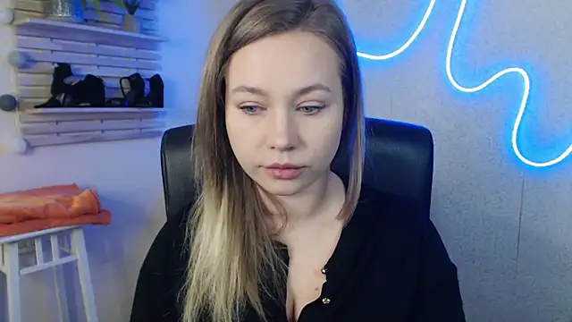 Snapshot of holly_xglam chatting on March 2025 12:19:01 AM holly xglam online show from March 2025 12:19:01 AM