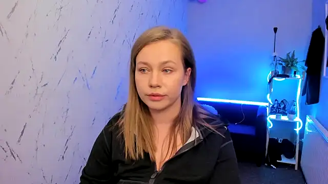 holly xglam online show from April 2026 07:56:02 PM