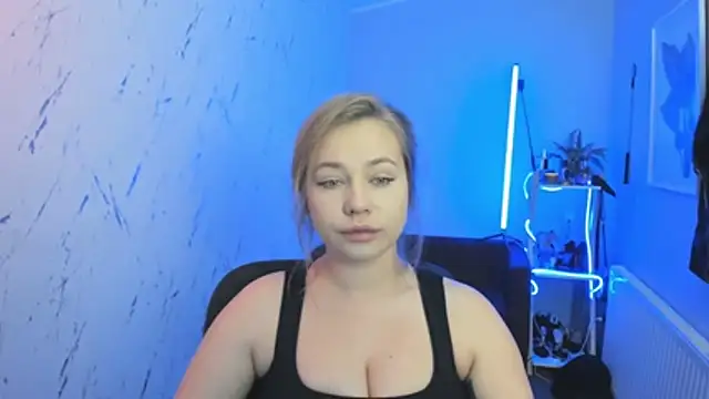 Snapshot of holly_xglam chatting on October 2025 04:52:01 PM holly xglam online show from October 2025 04:52:01 PM