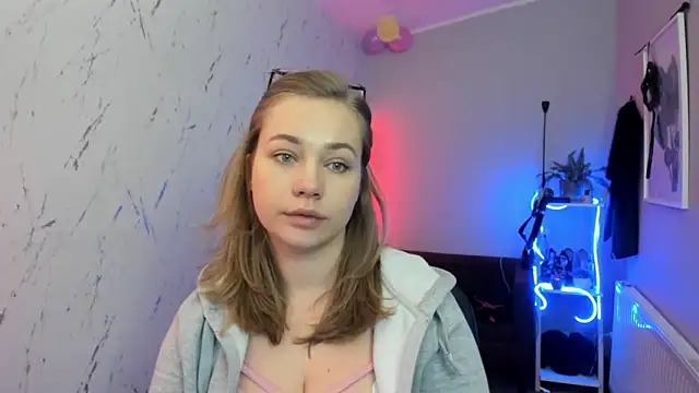 holly xglam online show from February 2026 07:57:01 PM