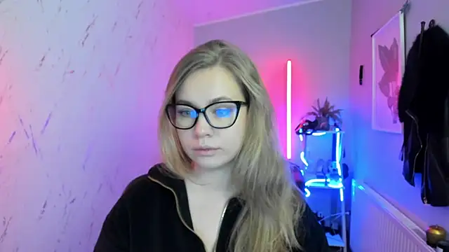 Snapshot of holly_xglam chatting on November 2025 06:56:01 PM holly xglam online show from November 2025 06:56:01 PM