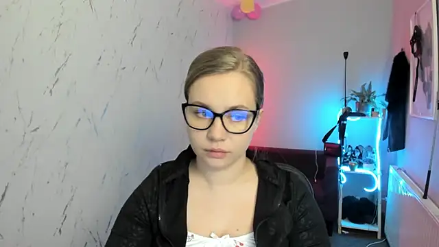 holly xglam online show from February 2026 07:44:02 PM