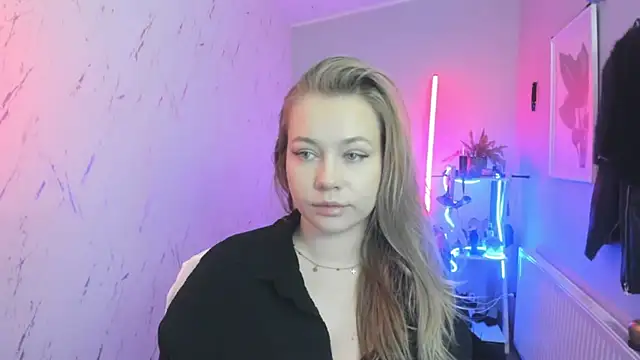 Snapshot of holly_xglam chatting on November 2025 08:20:02 PM holly xglam online show from November 2025 08:20:02 PM