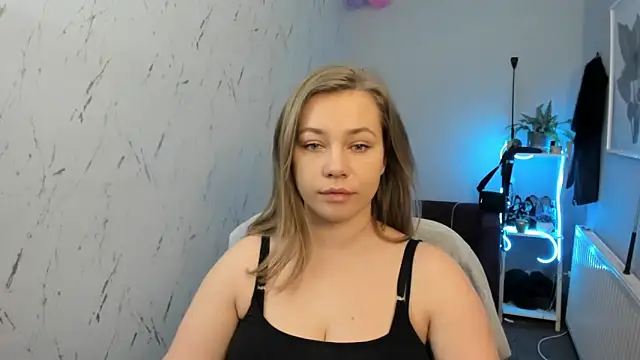 holly xglam online show from February 2026 06:18:01 PM