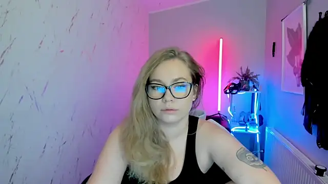 Snapshot of holly_xglam chatting on November 2025 07:30:02 PM holly xglam online show from November 2025 07:30:02 PM