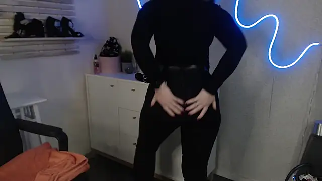 Snapshot of holly_xglam chatting on February 2025 06:27:02 AM holly xglam online show from February 2025 06:27:02 AM