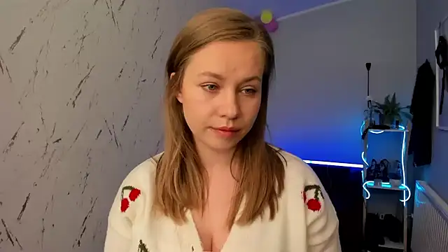 holly xglam online show from April 2026 03:49:02 PM