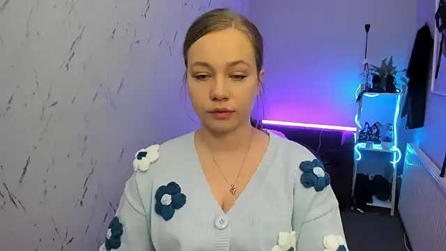 holly xglam online show from April 2026 07:40:02 PM