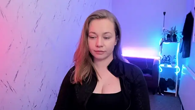 holly xglam online show from April 2026 06:11:01 PM