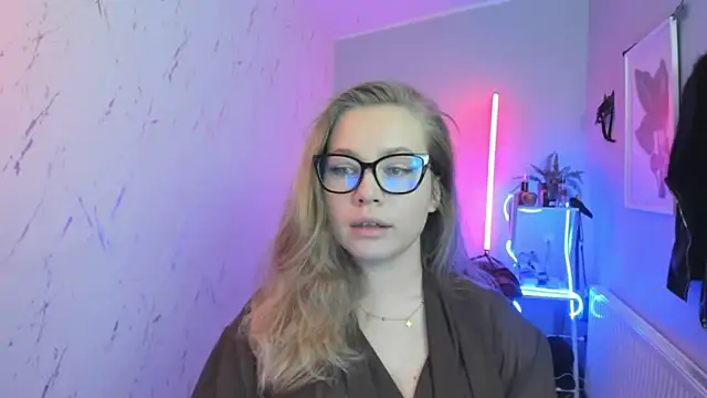 Snapshot of holly_xglam chatting on October 2025 06:27:01 PM holly xglam online show from October 2025 06:27:01 PM