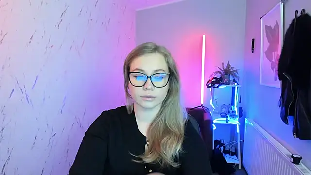 Snapshot of holly_xglam chatting on November 2025 05:41:01 PM holly xglam online show from November 2025 05:41:01 PM