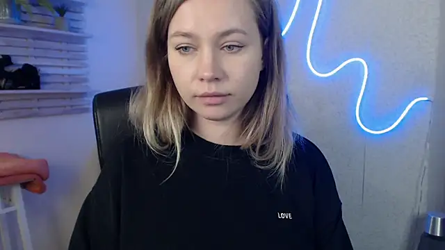 Snapshot of holly_xglam chatting on March 2025 03:23:02 AM holly xglam online show from March 2025 03:23:02 AM